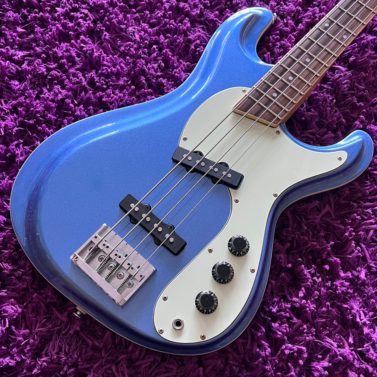 Aria VCM-Junior The Ventures Model VMB-75 Bass Guitar Metallic Blue (MIK)