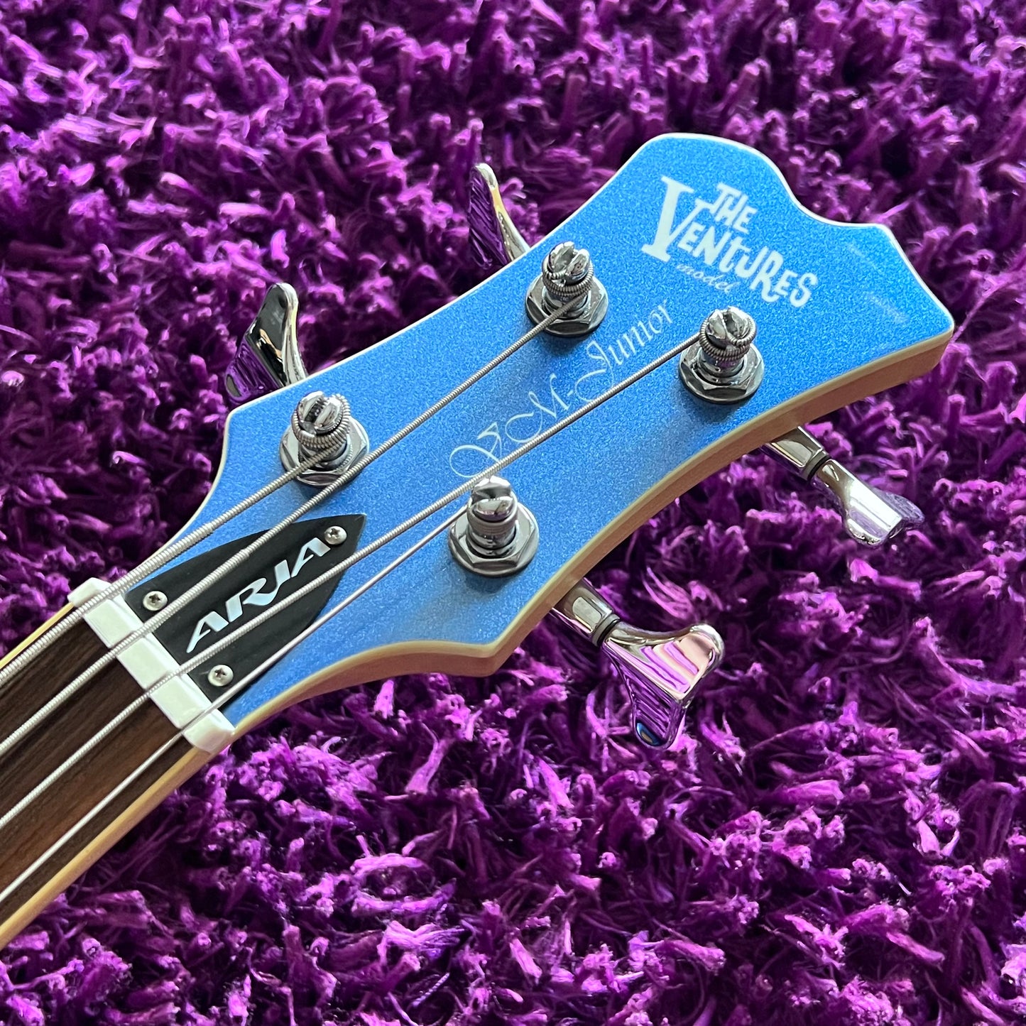 Aria VCM-Junior The Ventures Model VMB-75 Bass Guitar Metallic Blue (MIK)