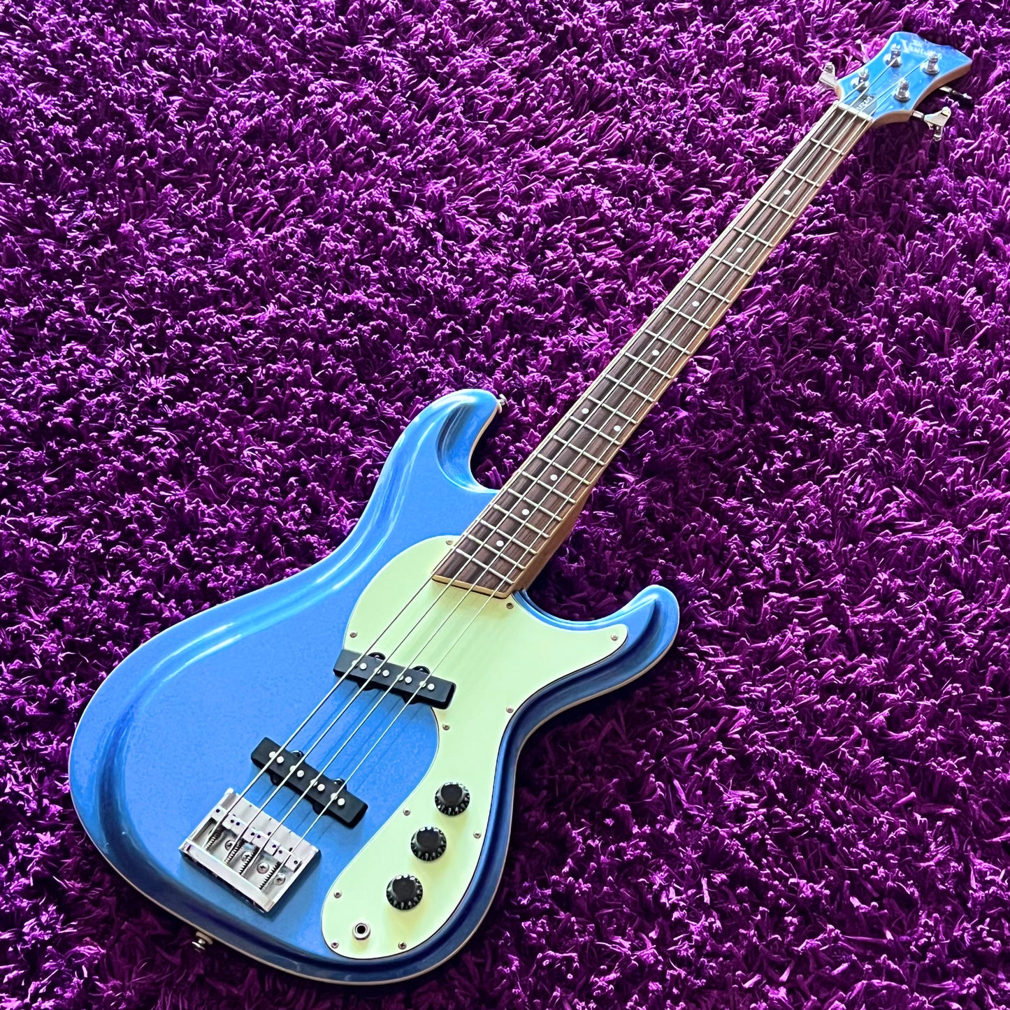Aria VCM-Junior The Ventures Model VMB-75 Bass Guitar Metallic Blue (MIK)