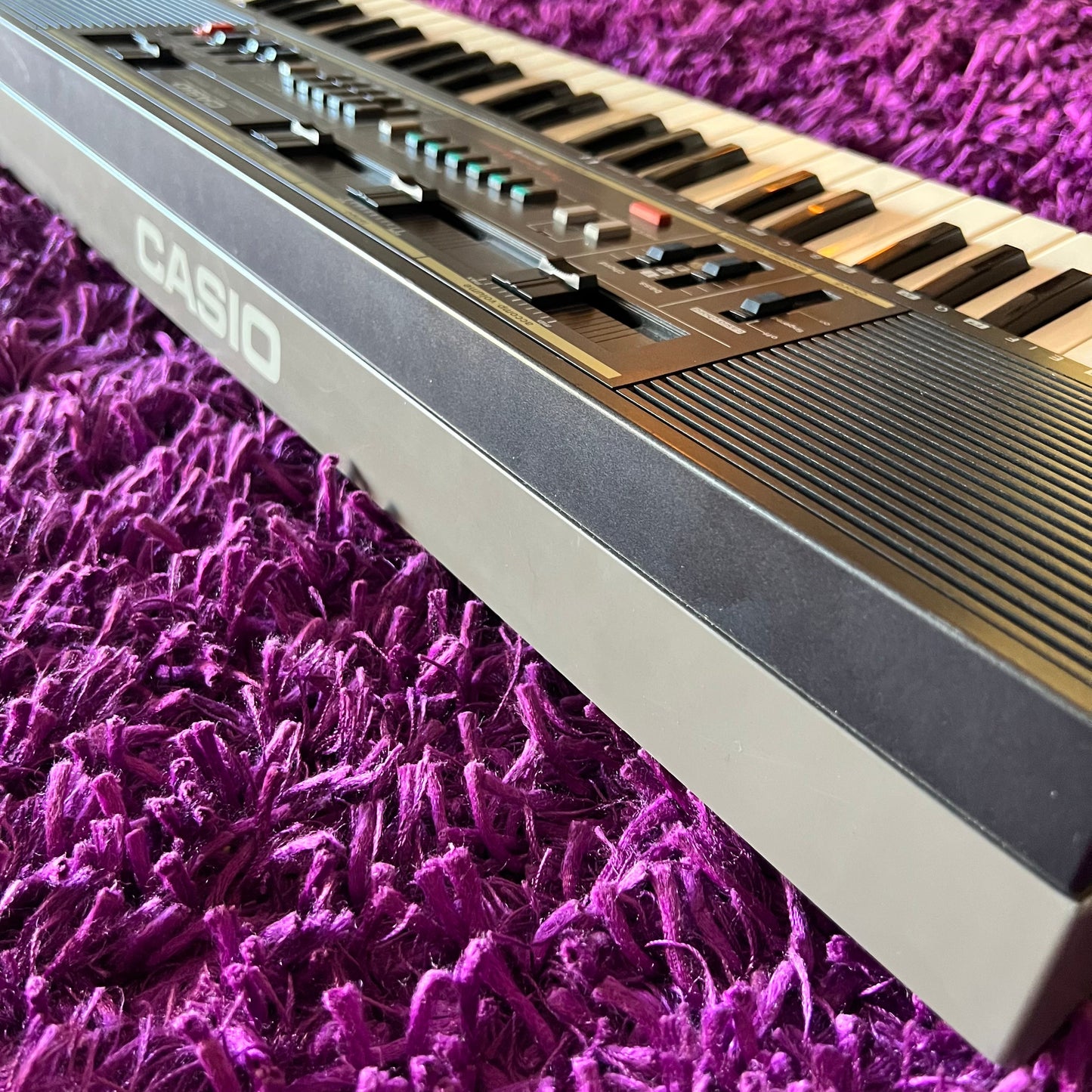 Casio Casiotone MT-210 Analog Synthesizer w/ Drum Machine