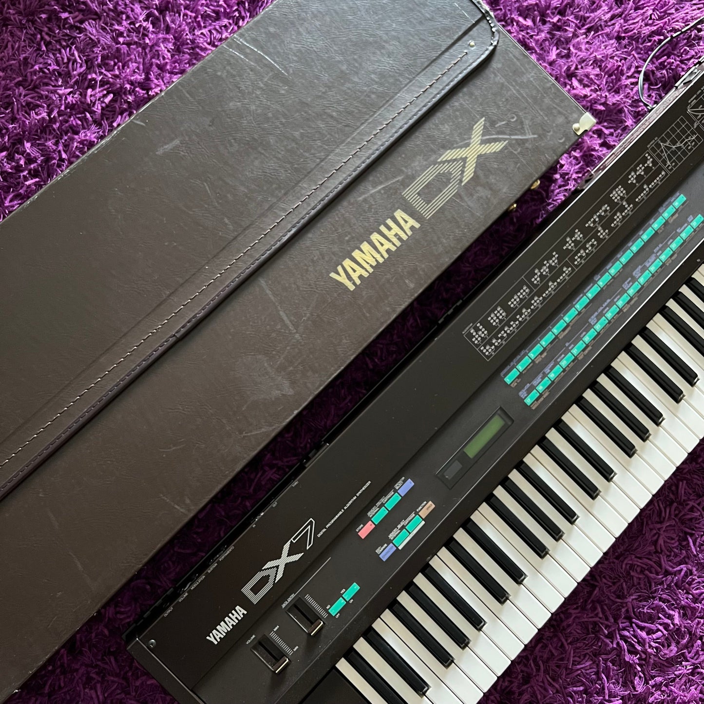 Yamaha DX7 Keyboard Synthesizer (LED Upgrade w/ Branded Case) (Made in Japan)