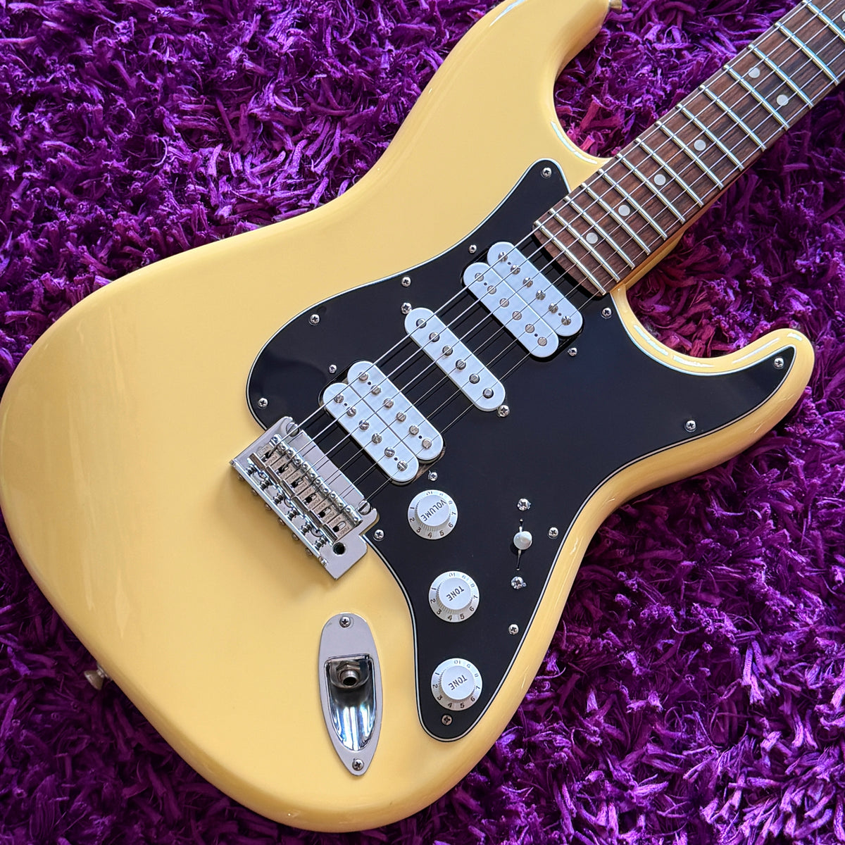 2020 Fender Player Stratocaster HSH Buttercream, Pau Ferro (Made in Mexico)
