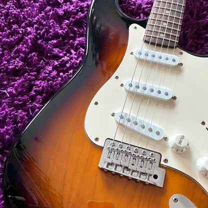 2019 Squier Affinity Stratocaster White Pickguard, 3 Tone Sunburst