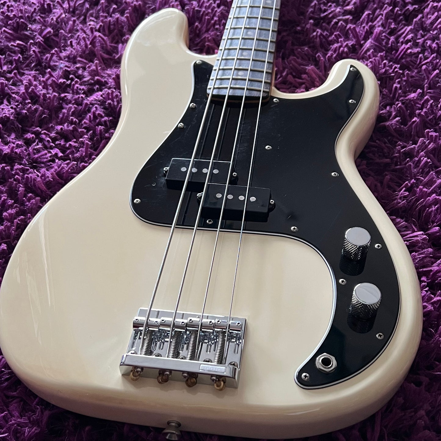 2004-05 Fender '70 Reissue Precision Bass PB-70-US Vintage White (MIJ)