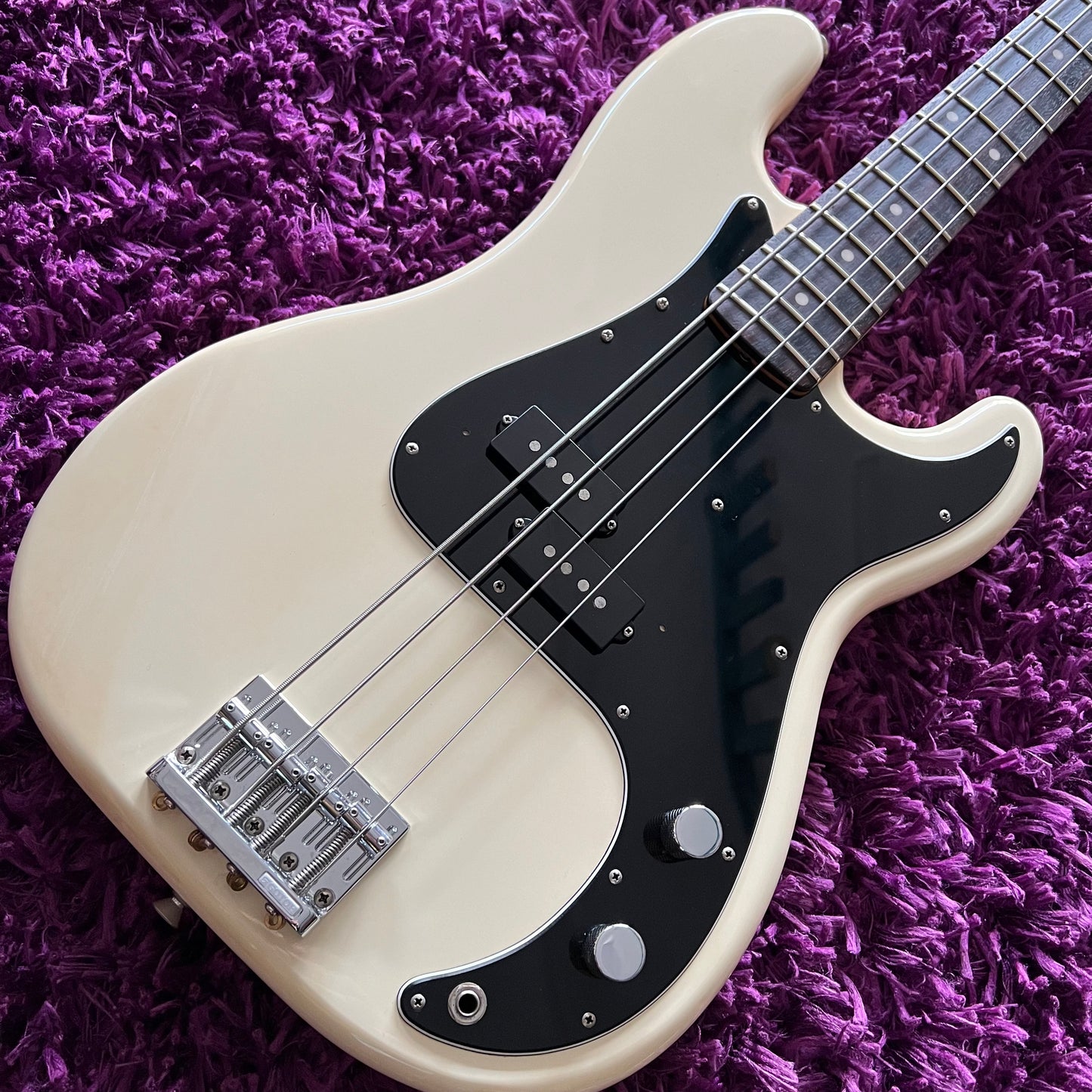 2004-05 Fender '70 Reissue Precision Bass PB-70-US Vintage White (MIJ)