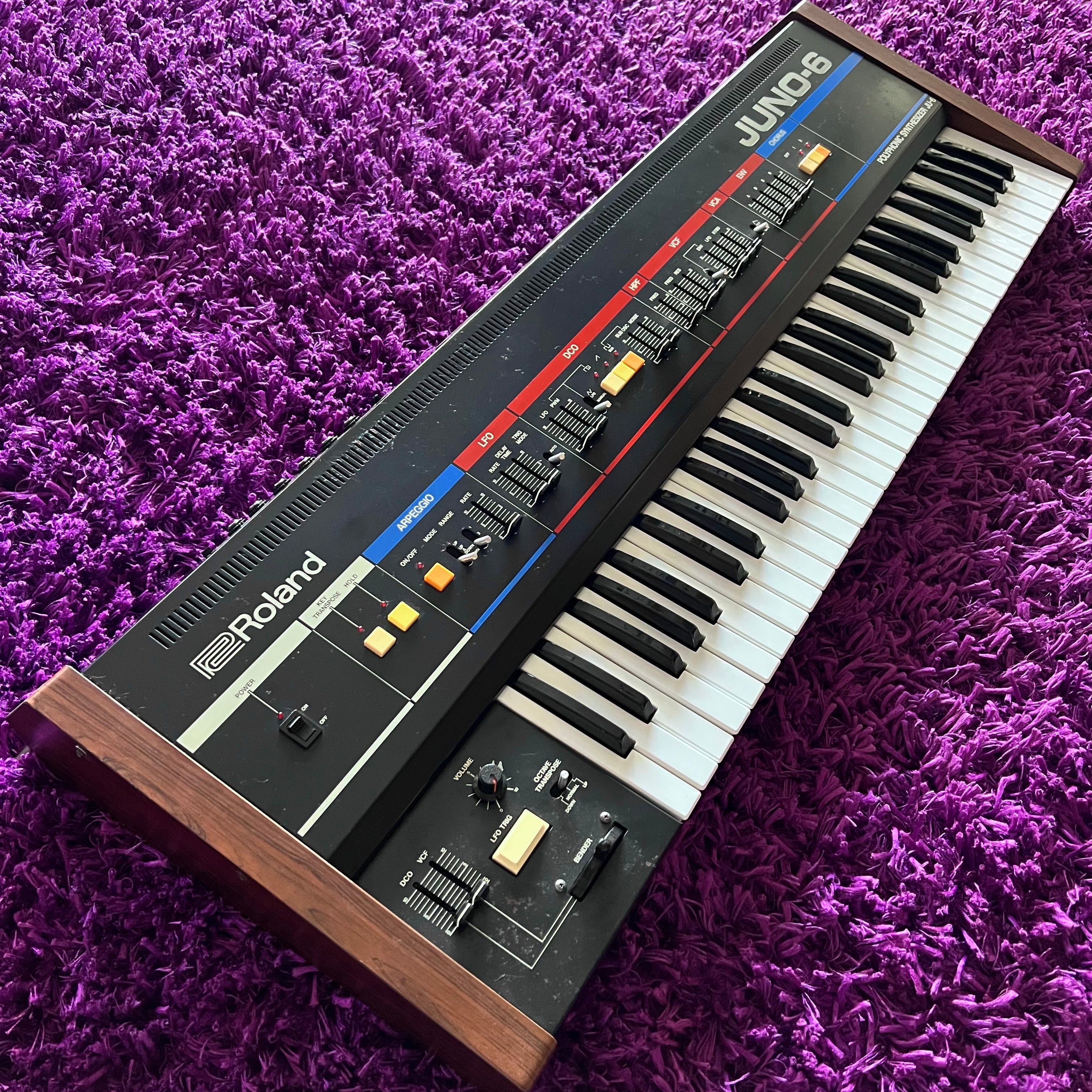 希少 roland juno-6 シンセサイザー ハードケース付き 動作確認済み 希少 roland juno-6 シンセサイザー ハードケース付き 動作確認