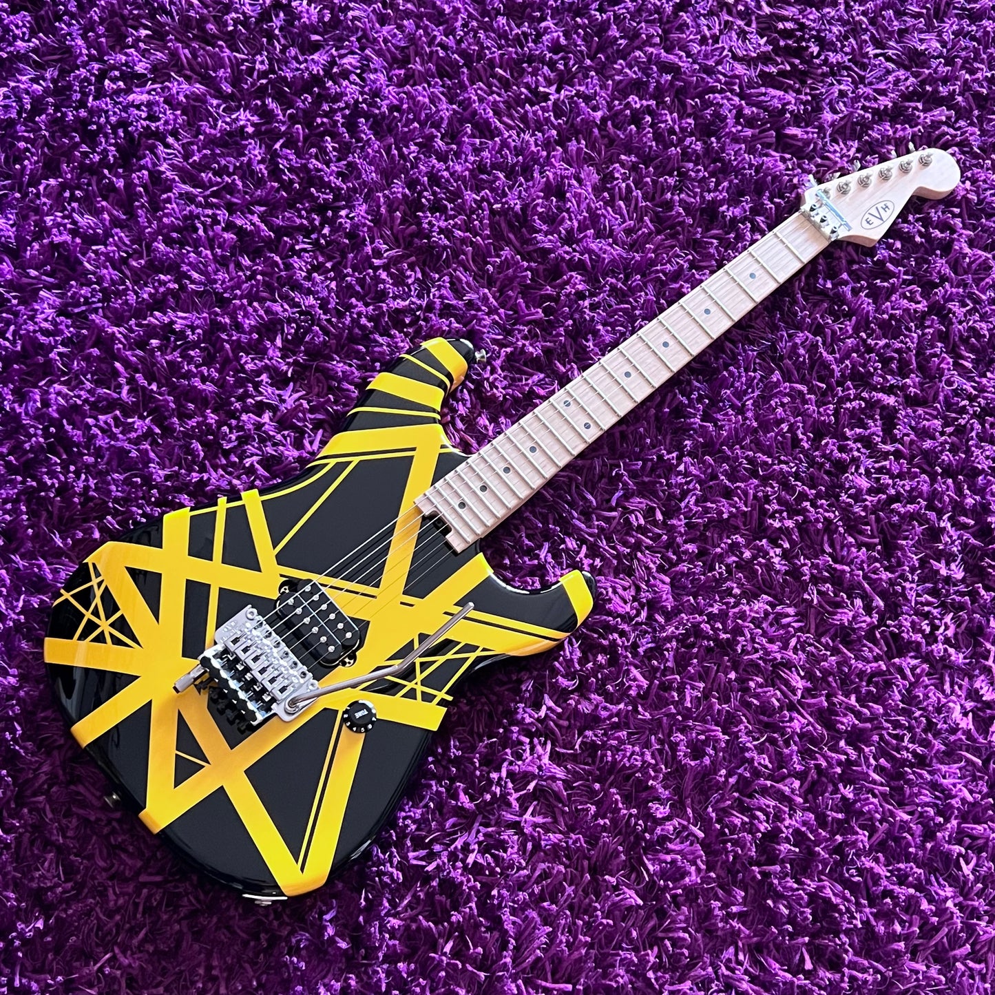 2021 EVH Striped Series - Black w/ Yellow Stripes (w/ EVH Striped Hard Case)