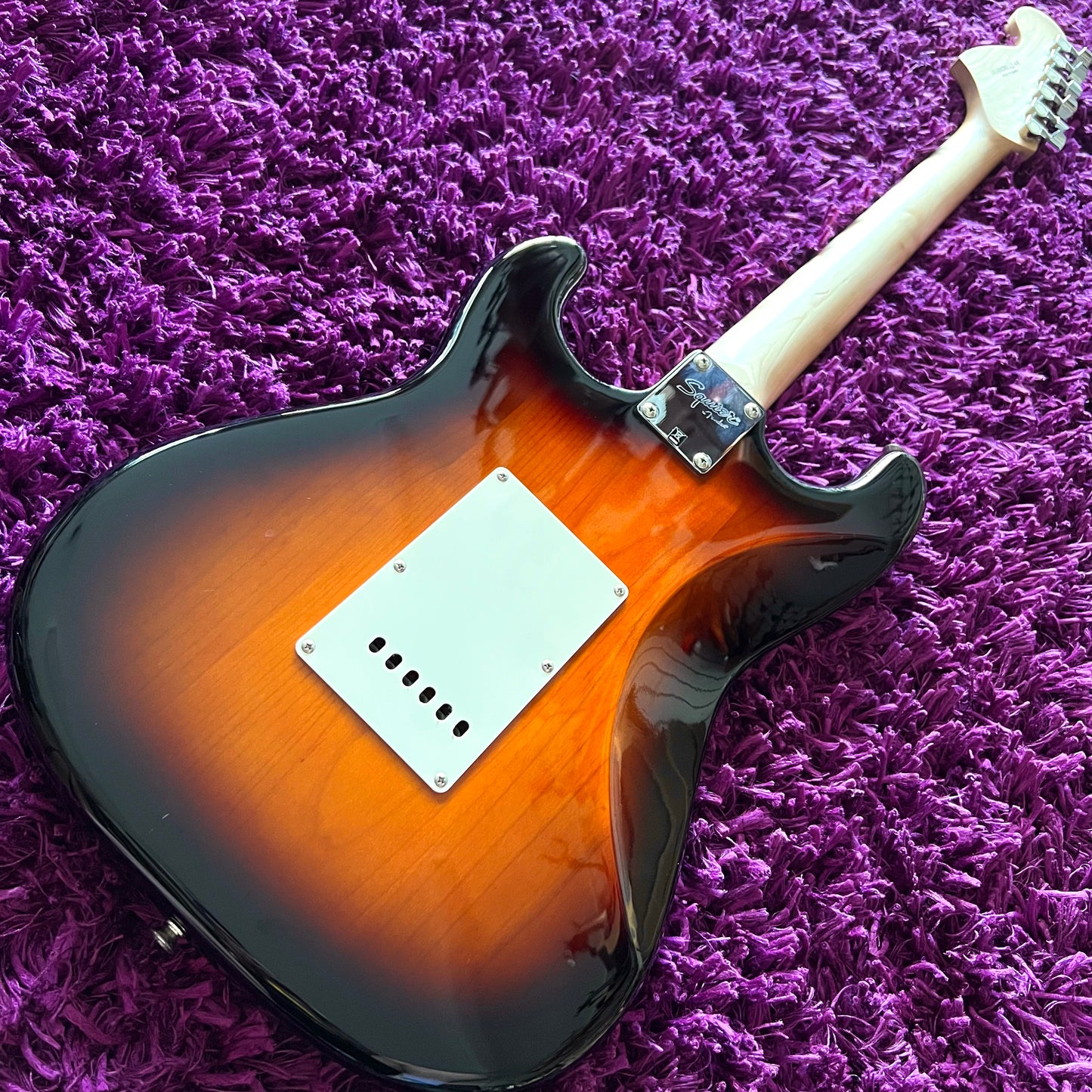 2019 Squier Affinity Stratocaster White Pickguard, 3 Tone Sunburst