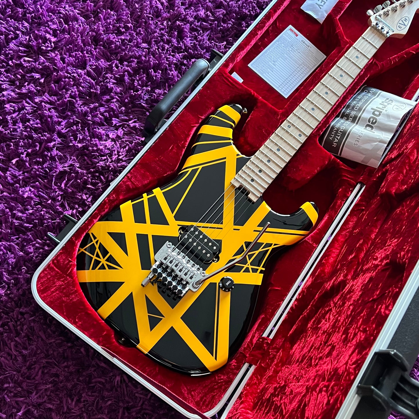 2021 EVH Striped Series - Black w/ Yellow Stripes (w/ EVH Striped Hard Case)