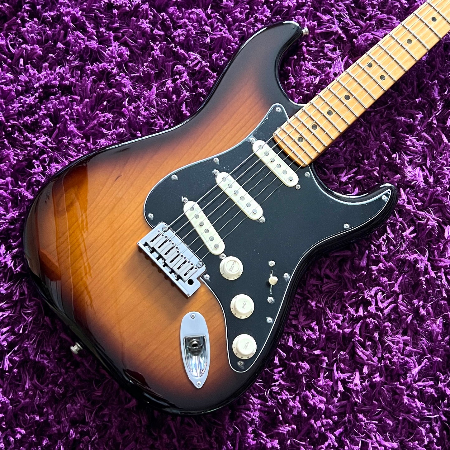 2021 Fender American Ultra Stratocaster Luxe 2-Colour Sunburst Maple Fingerboard (w/ OHSC)