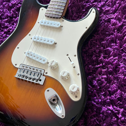 2019 Squier Affinity Stratocaster White Pickguard, 3 Tone Sunburst