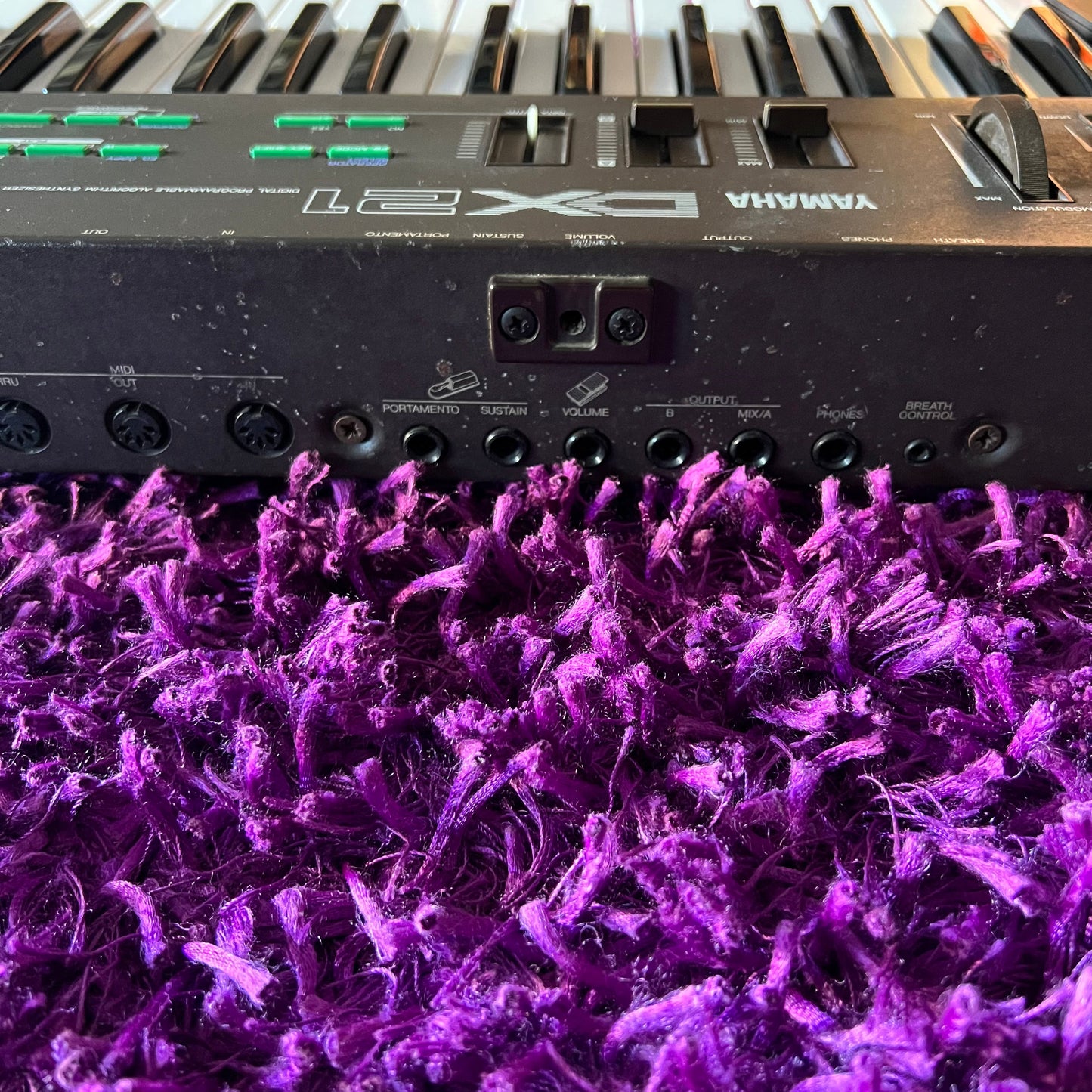 1980s Yamaha DX-21 FM Keyboard Synthesizer