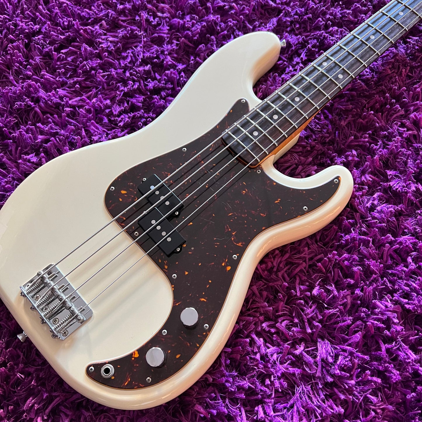 2004-05 Fender Precision Bass PB-62 '62 Reissue Vintage White