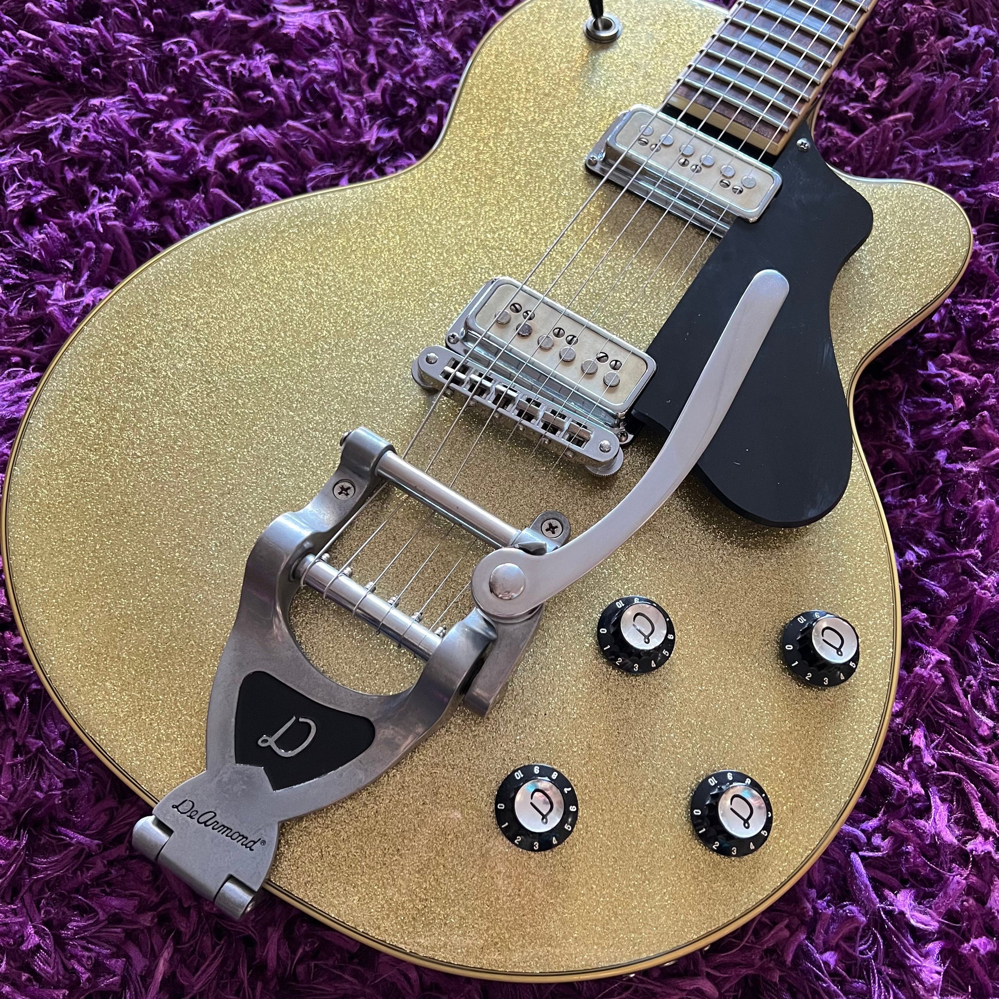 Guild DeArmond M-75T Electric Guitar Champagne Sparkle (w/ HSC) – Deep Tone  Music