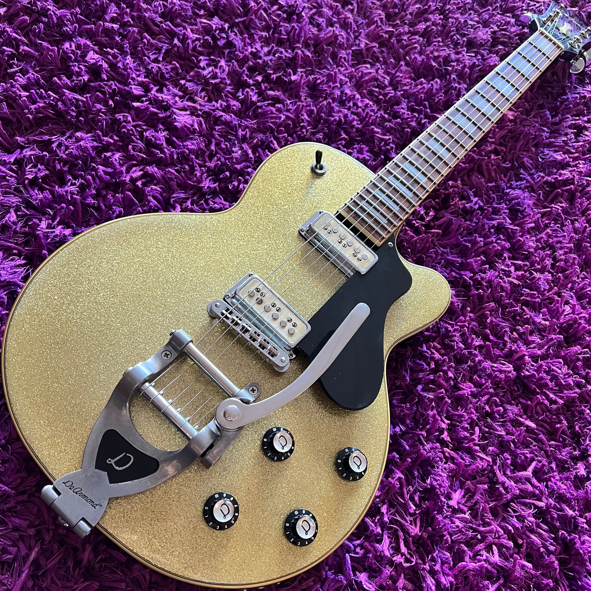 Guild DeArmond M-75T Electric Guitar Champagne Sparkle (w/ HSC) – Deep Tone  Music