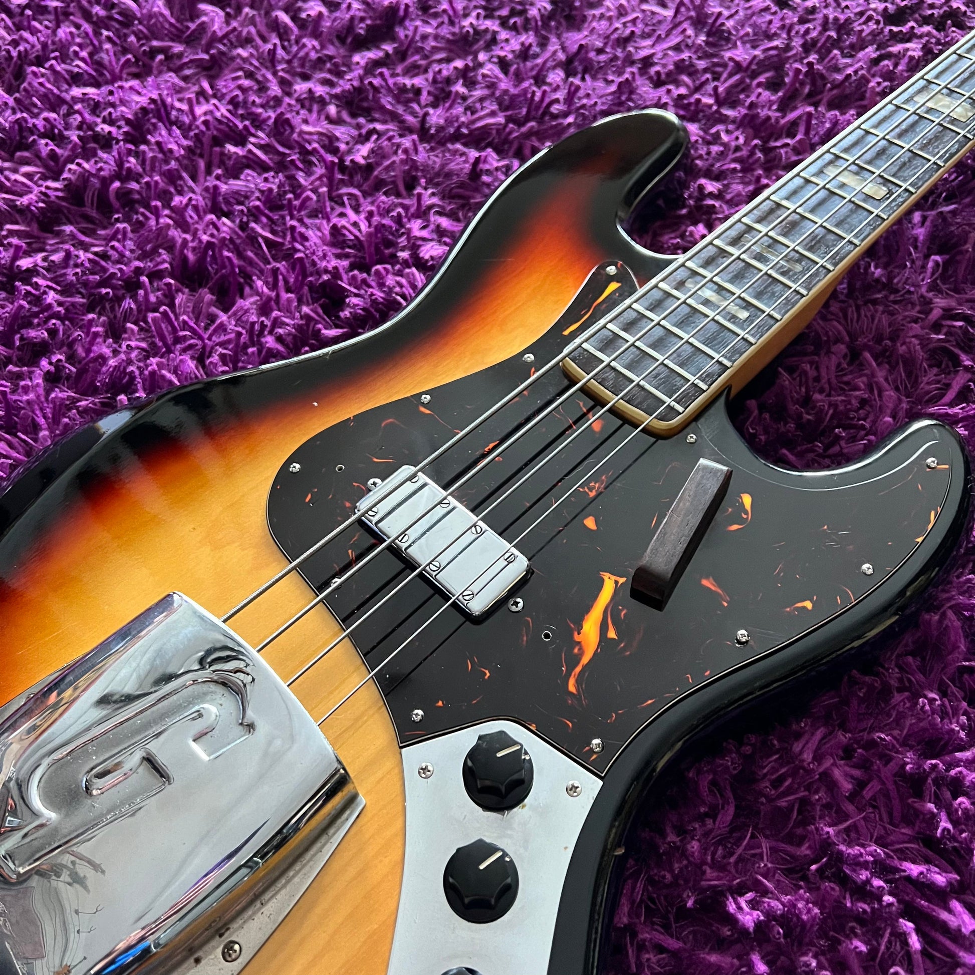 Early 1970s Greco Jazz Bass JB-380 3 Tone Sunburst (MIJ) – Deep Early 1970s Greco Jazz Bass JB-380 3 Tone Sunburst (MIJ) – Deep
