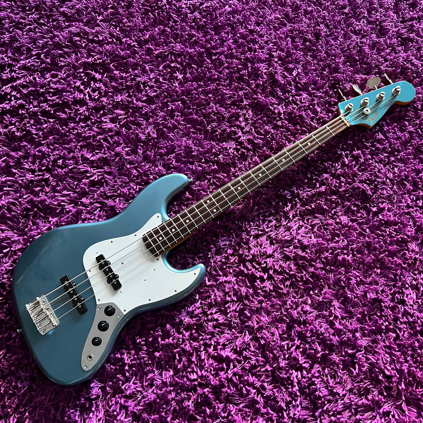 2004-05 Fender JB62-US Jazz Bass '62 Reissue Ice Blue Metallic w/ Matching Headstock (CIJ)