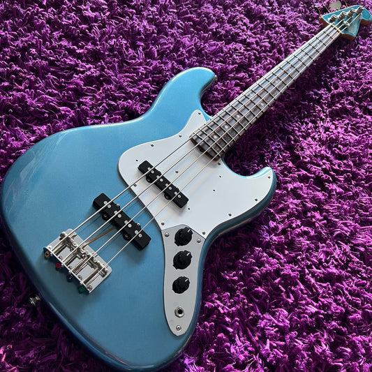 2004-05 Fender JB62-US Jazz Bass '62 Reissue Ice Blue Metallic w/ Matching Headstock (CIJ)
