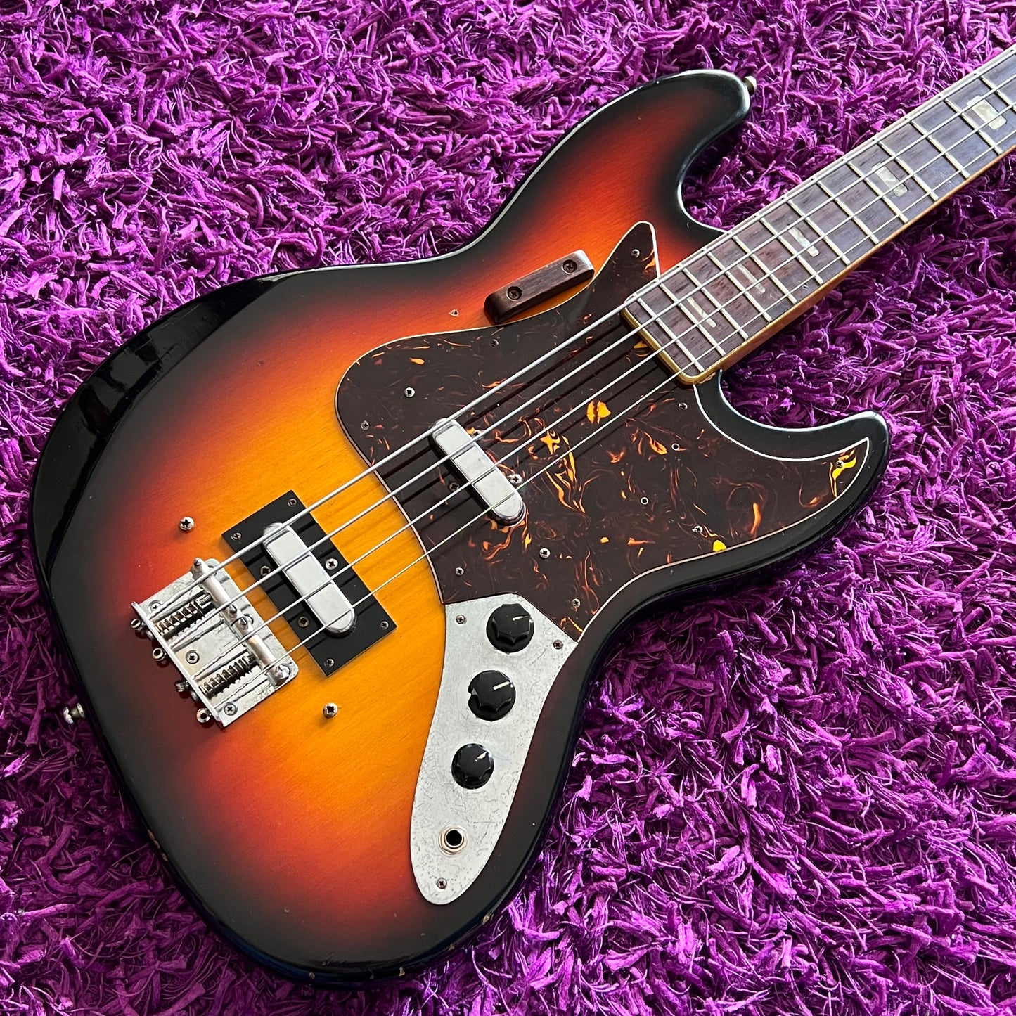 Gibbon 1970s Jazz Bass Lawsuit Copy (Made in Japan)