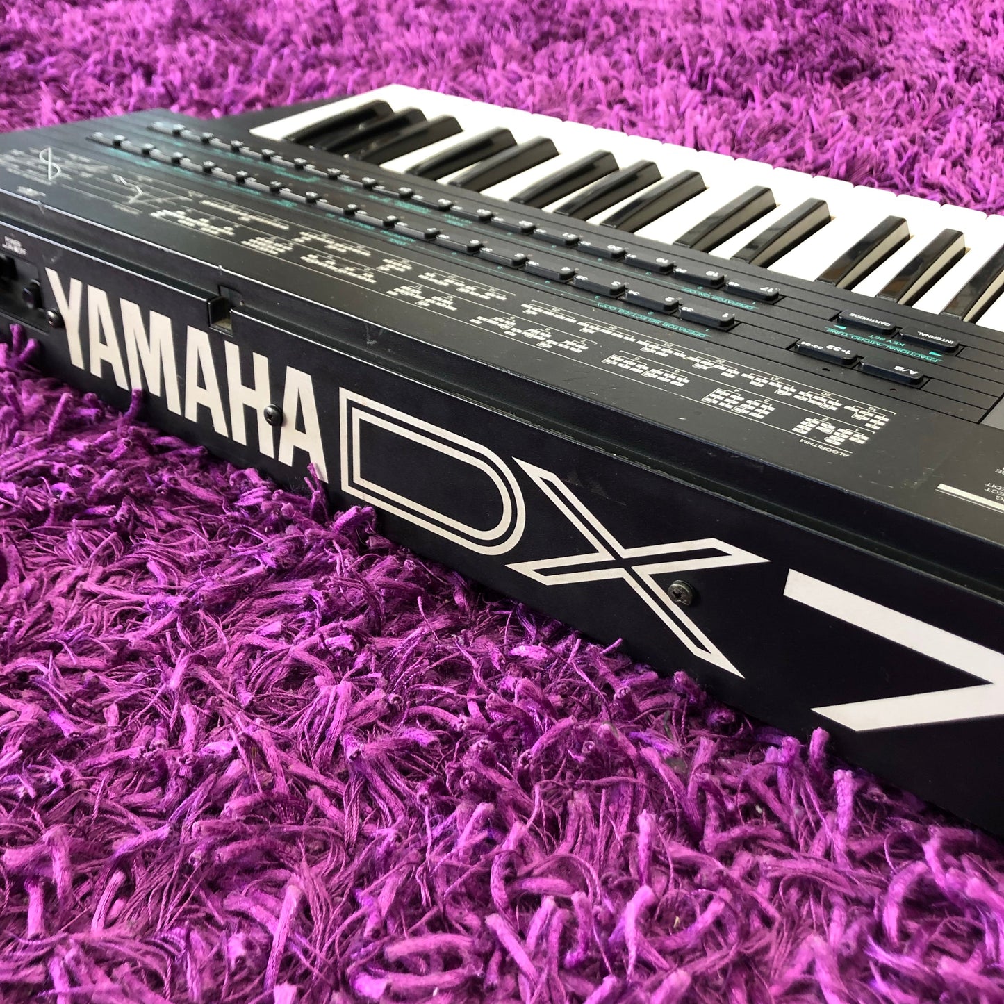 Yamaha DX7 II-D Digital Programmable Algorithm Keyboard Synthesizer (Made in Japan)