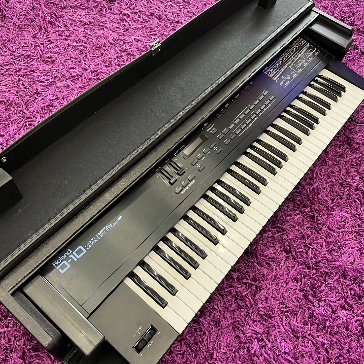 Roland D-10 Digital Linear Arithmetic (LA) Synthesizer Keyboard (w/ Original Case)