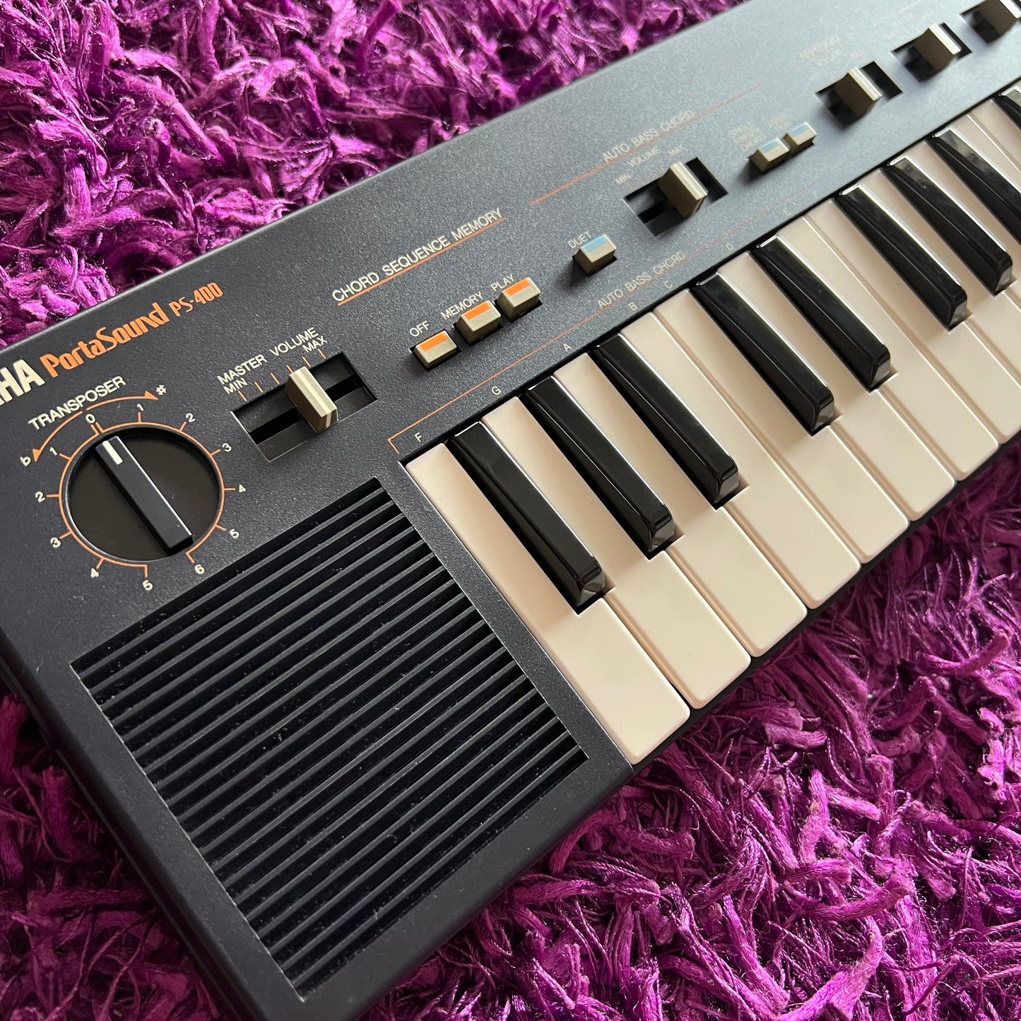 Yamaha PS-400 PortaSound Retro FM Synthesizer (Matching Hardcase)