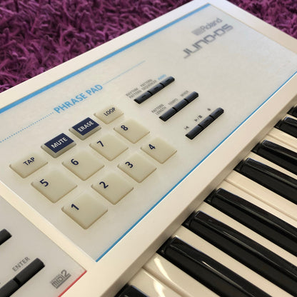 Roland JUNO-DS61 61-Key Synthesizer (Japanese Exclusive White)