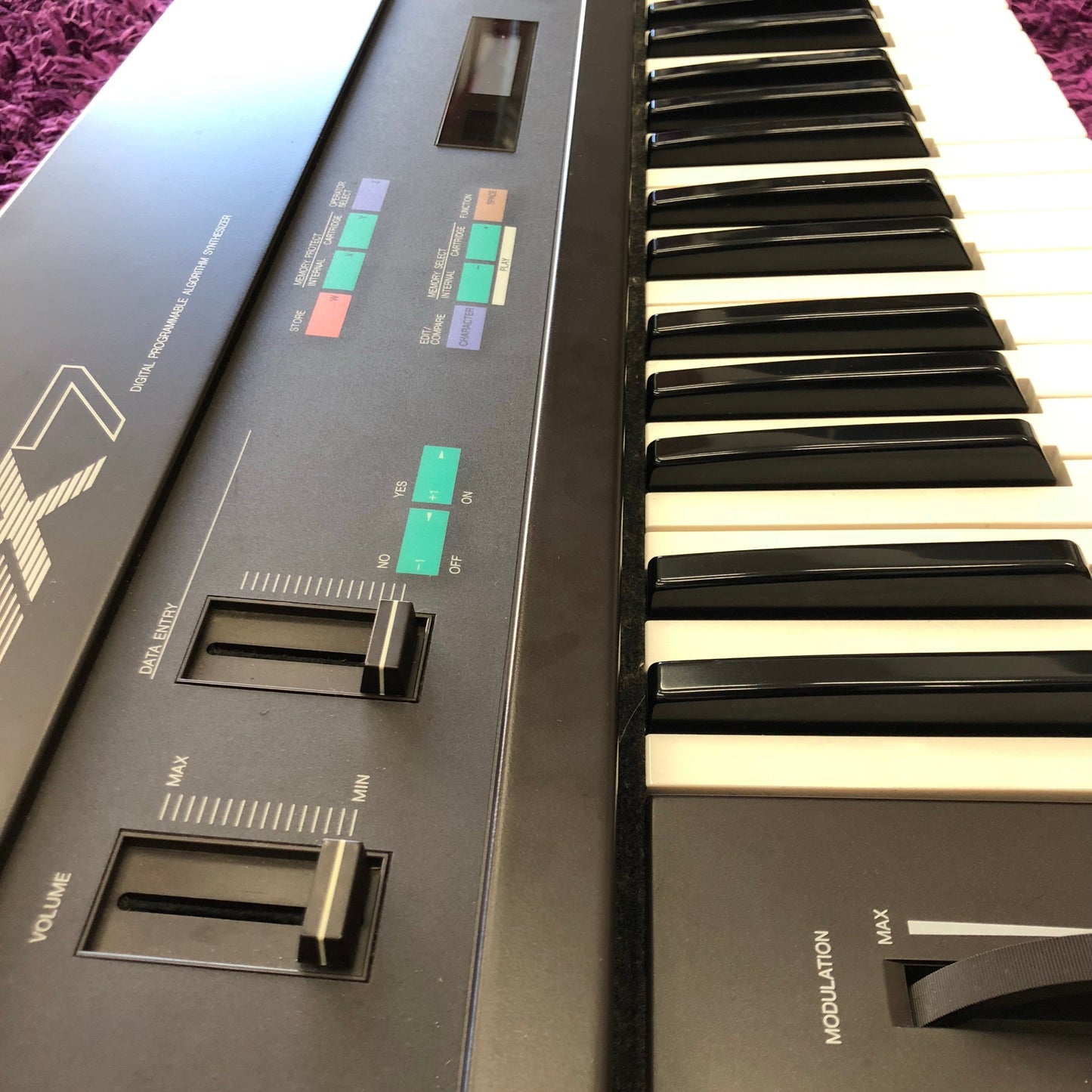 Yamaha DX7 Keyboard Synthesizer (w/ OHSC) (Made in Japan)